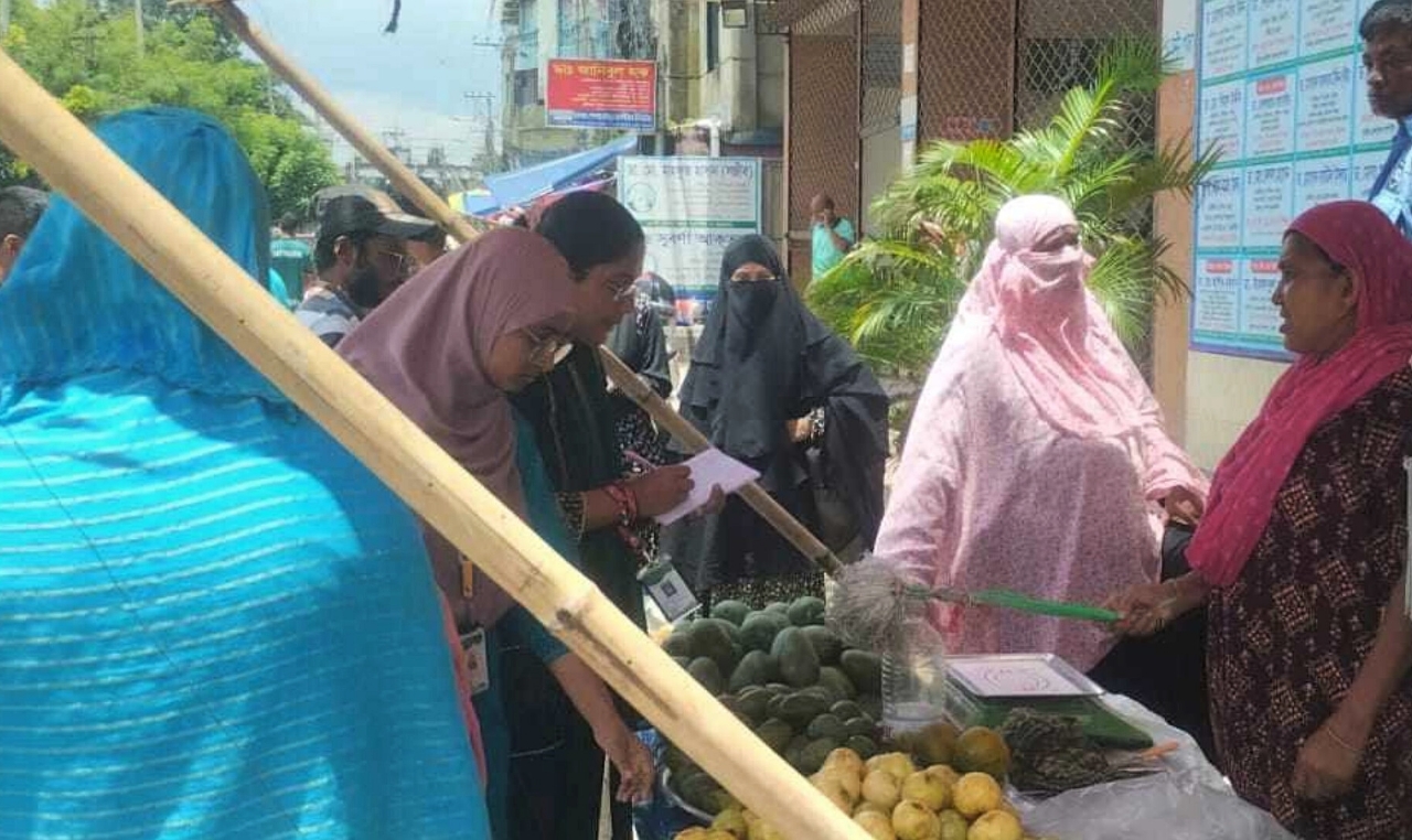 এবার দ্রব্যমূল্য নিয়ন্ত্রণে বাজার মনিটরিংয়ে শিক্ষার্থীরা