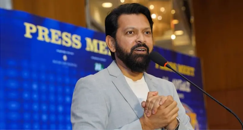 Әпкем кішкентай ініме туған күніне порно видео түсіріп берді, ол ұнады.