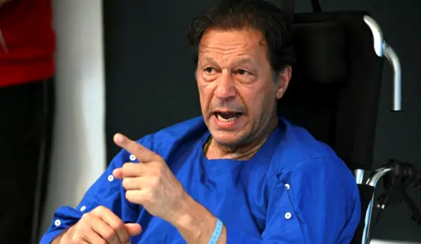 ইমরান খানকে নেওয়া হয়েছিল হাসপাতালে, যে অসুস্থতার কথা জানাল সরকার